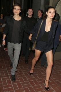 Phoebe Tonkin feet photo thumbnail