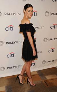 Phoebe Tonkin feet photo thumbnail