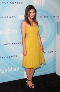 Phoebe Tonkin feet photo thumbnail