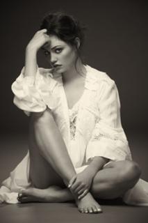 Phoebe Tonkin feet photo thumbnail