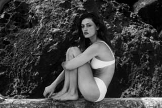 Phoebe Tonkin feet photo thumbnail