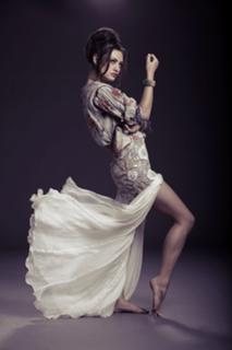 Phoebe Tonkin feet photo thumbnail