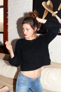 Phoebe Tonkin feet photo thumbnail