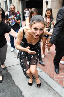 Phoebe Tonkin feet photo thumbnail