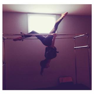 Phoebe Tonkin feet photo thumbnail