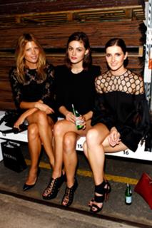 Phoebe Tonkin feet photo thumbnail