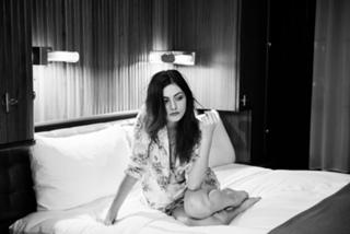 Phoebe Tonkin feet photo thumbnail