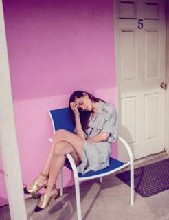 Phoebe Tonkin feet photo thumbnail