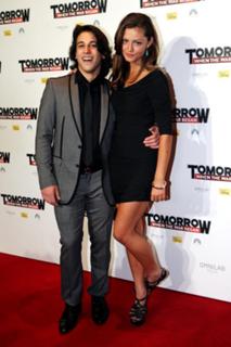 Phoebe Tonkin feet photo thumbnail