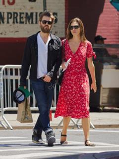 Phoebe Tonkin feet photo thumbnail