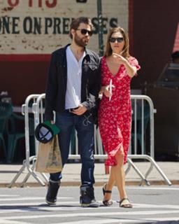 Phoebe Tonkin feet photo thumbnail