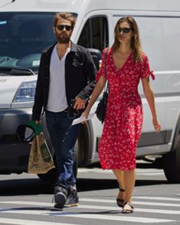 Phoebe Tonkin feet photo thumbnail