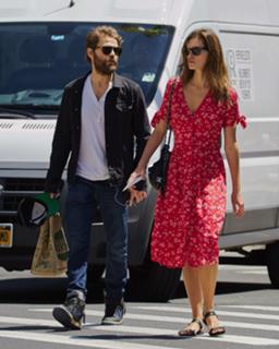 Phoebe Tonkin feet photo thumbnail