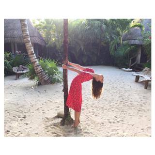 Phoebe Tonkin feet photo thumbnail