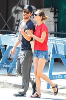 Phoebe Tonkin feet photo thumbnail