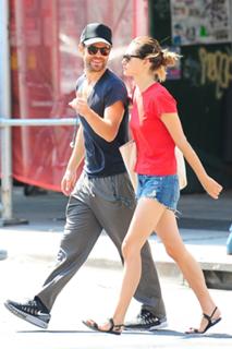 Phoebe Tonkin feet photo thumbnail