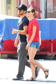 Phoebe Tonkin feet photo thumbnail