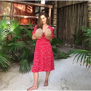 Phoebe Tonkin feet photo thumbnail