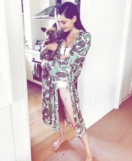 Phoebe Tonkin feet photo thumbnail