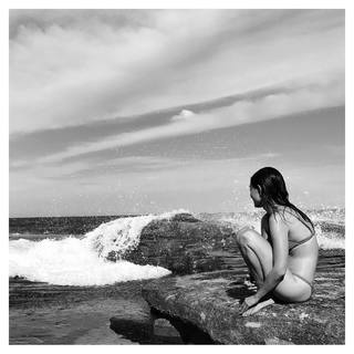 Phoebe Tonkin feet photo thumbnail