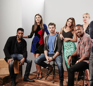 Phoebe Tonkin feet photo thumbnail