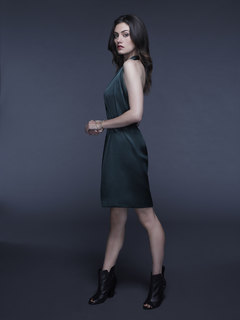 Phoebe Tonkin feet photo thumbnail
