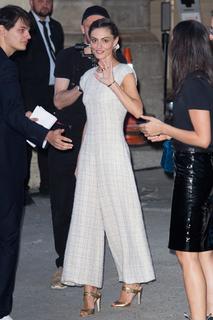 Phoebe Tonkin feet photo thumbnail