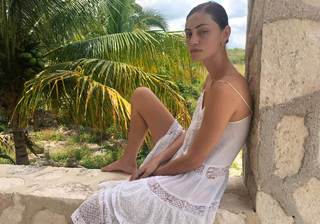 Phoebe Tonkin feet photo thumbnail