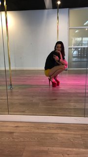 Phoebe Tonkin feet photo thumbnail