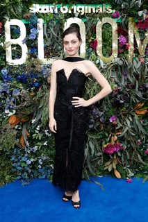 Phoebe Tonkin feet photo thumbnail
