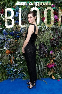 Phoebe Tonkin feet photo thumbnail