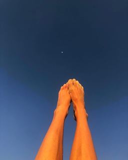 Phoebe Tonkin feet photo thumbnail