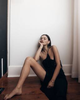 Phoebe Tonkin feet photo thumbnail