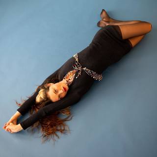 Phoebe Tonkin feet photo thumbnail
