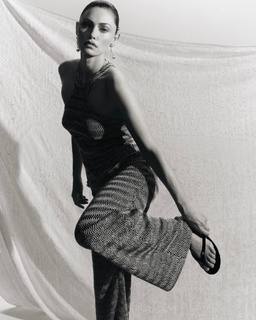 Phoebe Tonkin feet photo thumbnail