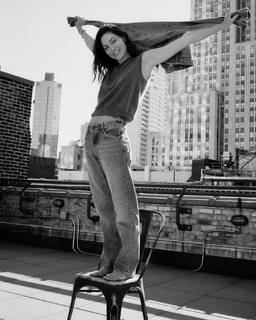 Phoebe Tonkin feet photo thumbnail