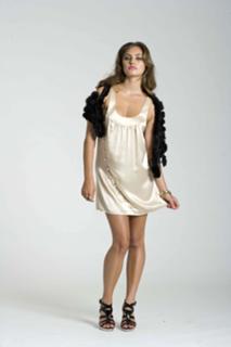Phoebe Tonkin feet photo thumbnail