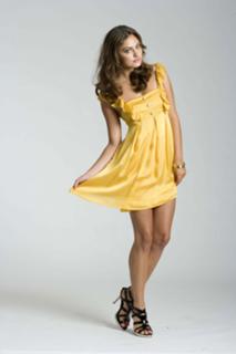Phoebe Tonkin feet photo thumbnail