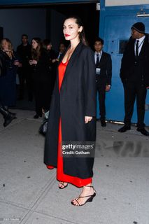 Phoebe Tonkin feet photo 8