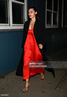 Phoebe Tonkin feet photo 6