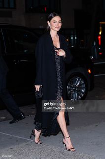 Phoebe Tonkin feet photo 5