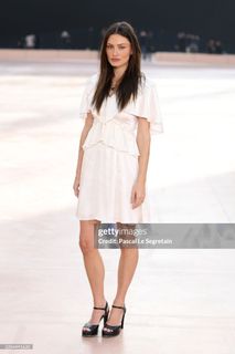 Phoebe Tonkin feet photo 17