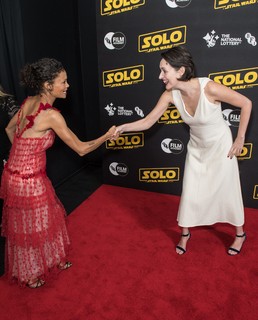 Phoebe Waller-Bridge feet photo thumbnail