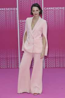 Phoebe Waller-Bridge feet photo thumbnail