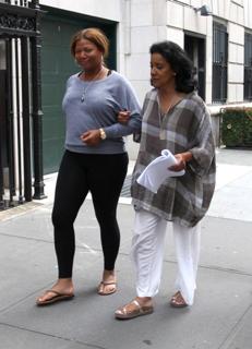 Phylicia Rashad feet photo thumbnail
