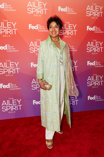 Phylicia Rashad feet photo thumbnail