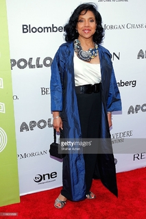 Phylicia Rashad feet photo thumbnail
