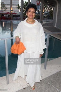 Phylicia Rashad feet photo thumbnail