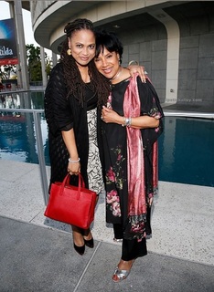 Phylicia Rashad feet photo thumbnail