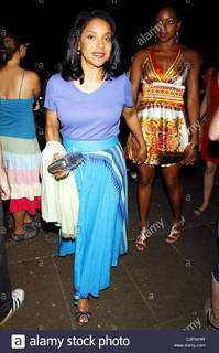 Phylicia Rashad feet photo thumbnail